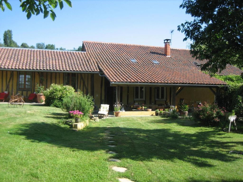 Bed and Breakfast Domaine A Marmande Berdoues Экстерьер фото